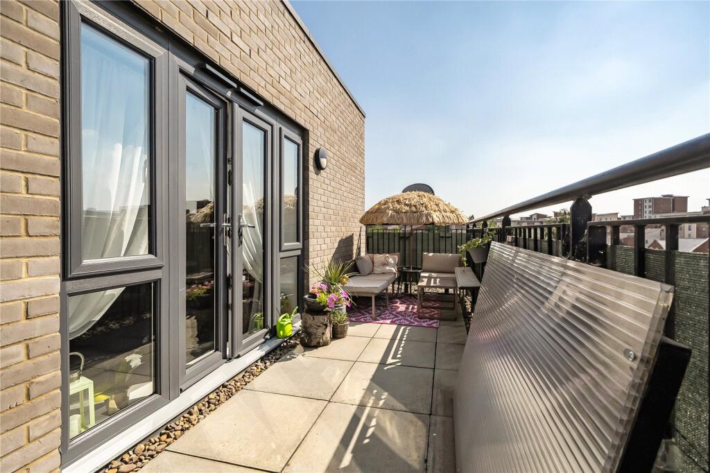 Apartment in Reading - View 5