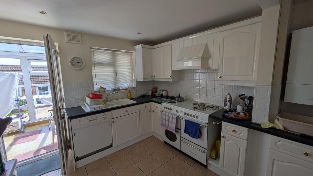 Carter Close, Blandford Forum photo 4