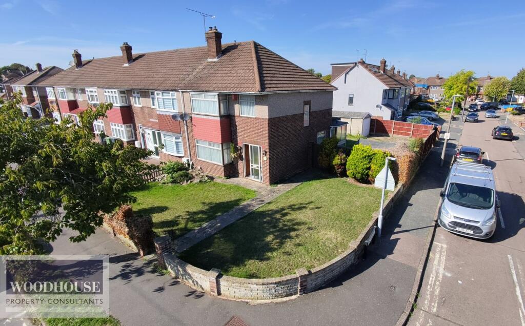Main image of property: Roundmoor Drive, Cheshunt, EN8