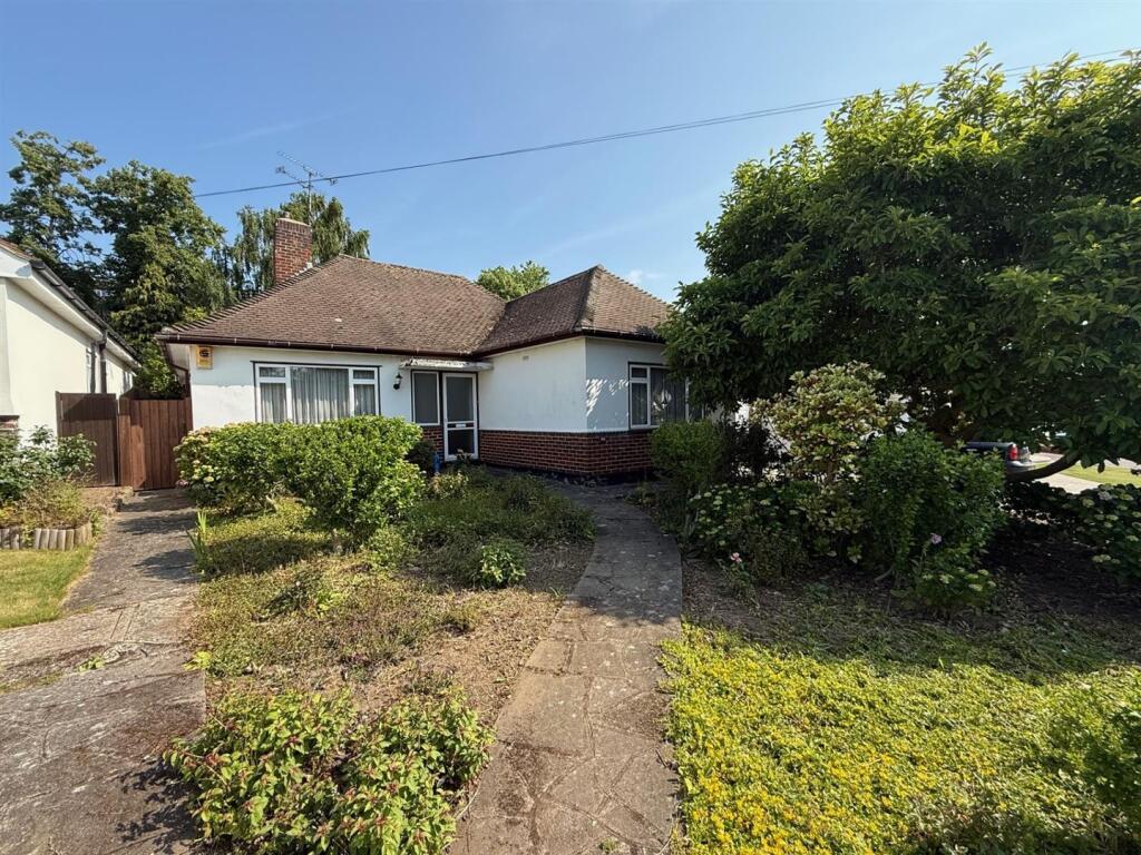 3-bed bungalow on Burses Way, Hutton, Brentwood, £650,000