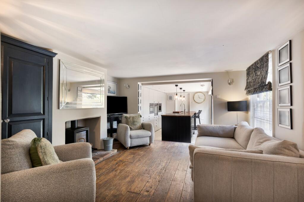 Detached Victorian Cottage in Brooke - More