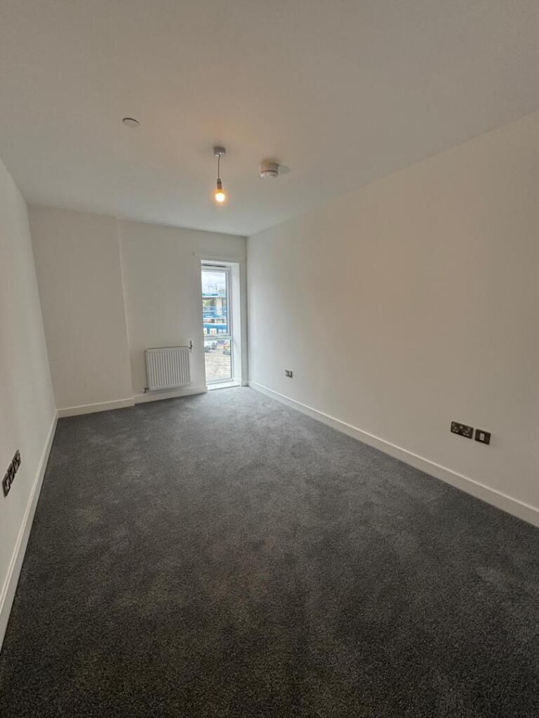 Apartment in Finchampstead - View 4