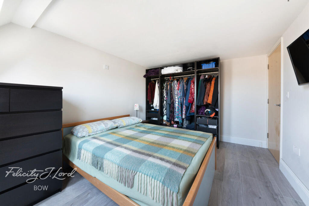 Apartment in Rainham - View 4