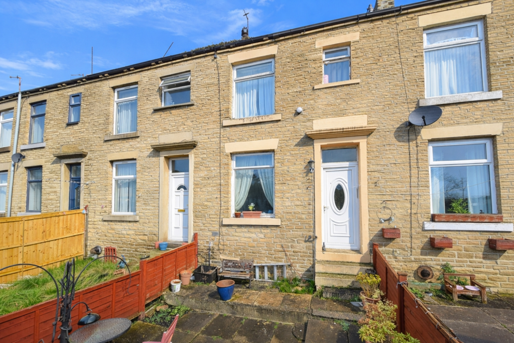 Main image of property: ASHGROVE TERRACE, BRIGHOUSE, WEST YORKSHIRE, HD6