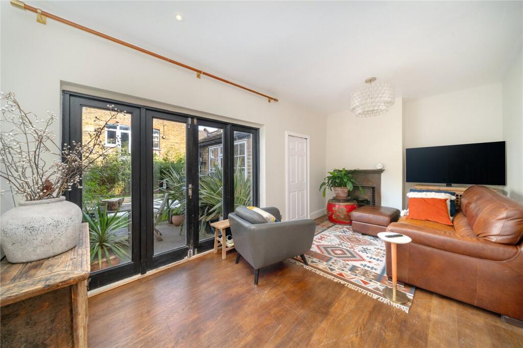Main image of property: Dafforne Road, London, SW17