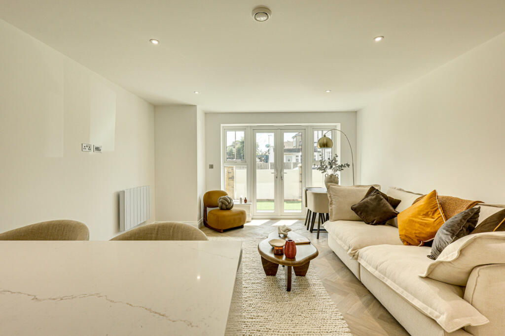 Apartment in Castle Point, Hadleigh - More