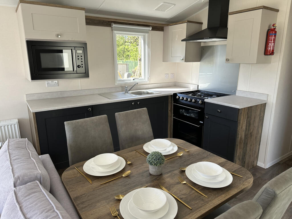 2-bed caravan on The Oaks Holiday Park, Chapel Road, Bucklesham, IP10, £49,995