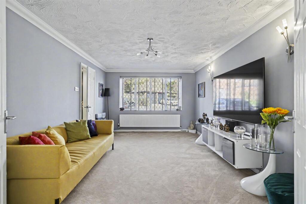 Campbell Close, Buntingford, SG9 9BY photo 2