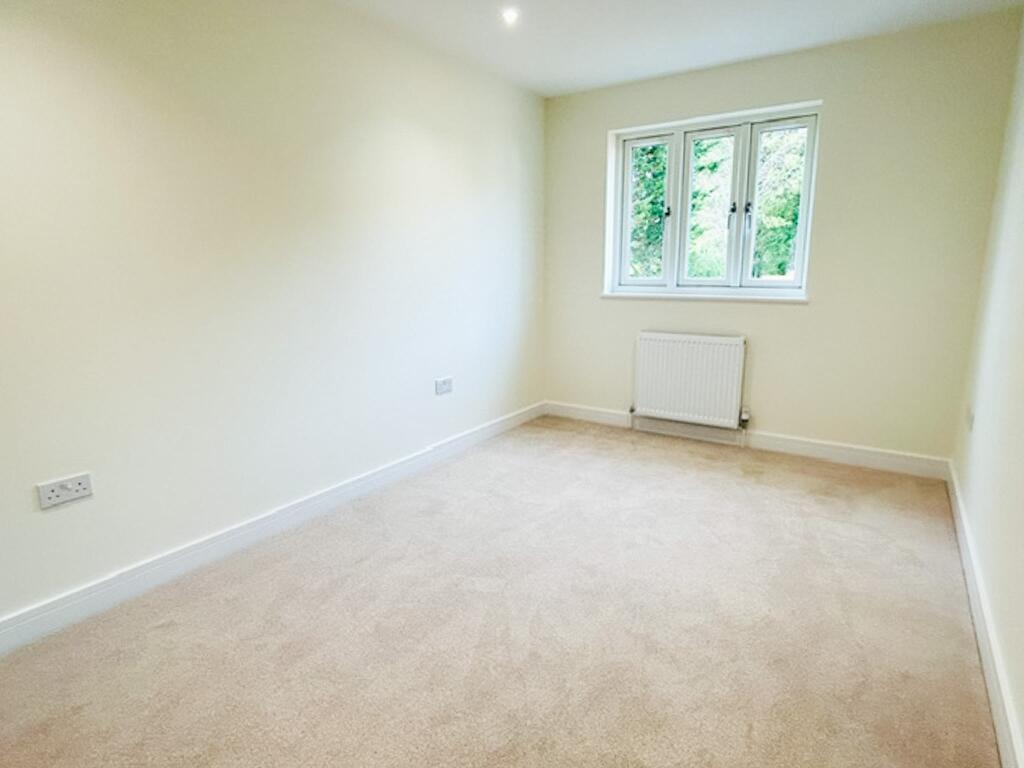 House in Haywards Heath, Wivelsfield Green - More
