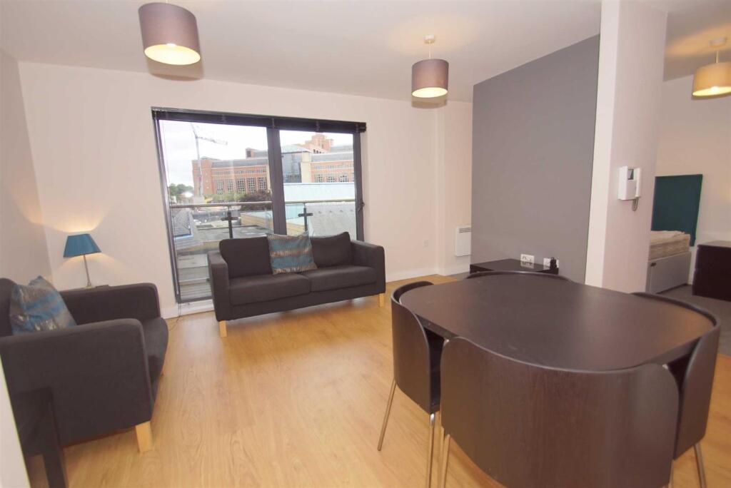 Apartment in Leeds - View 3