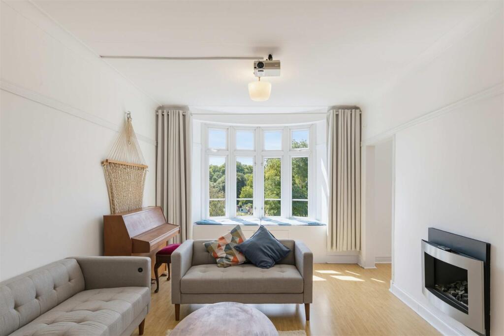 Apartment in London - View 5