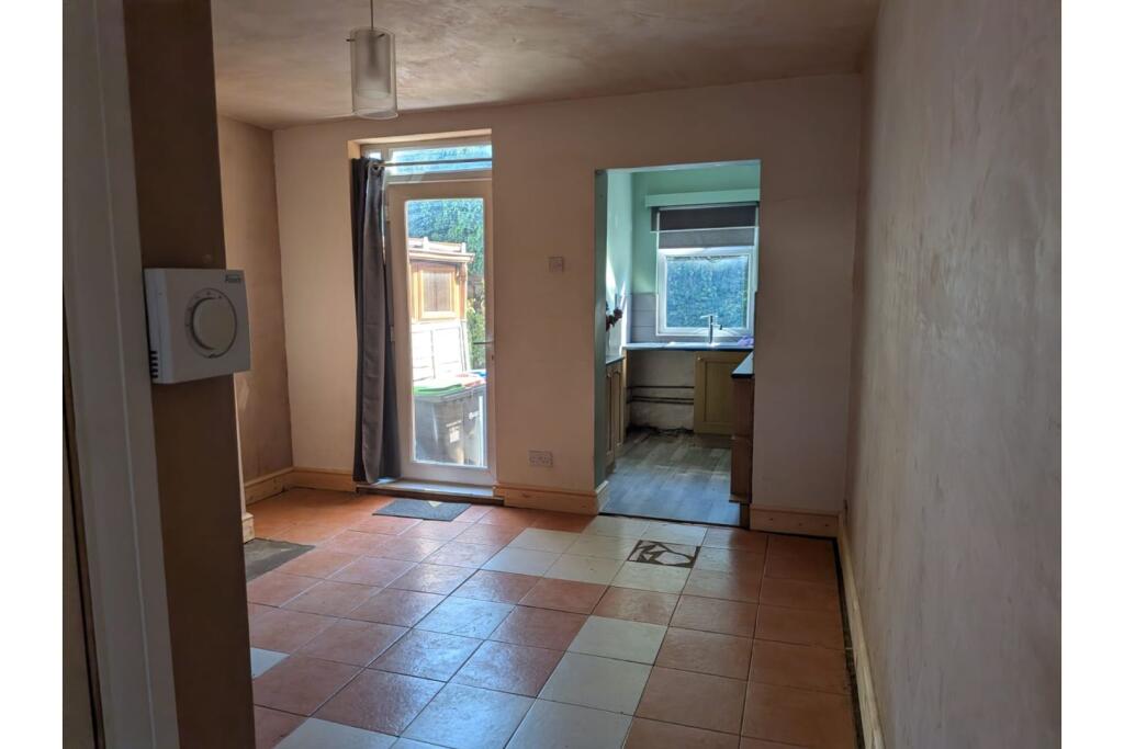House in Ashfield, Sutton in Ashfield, Huthwaite - More