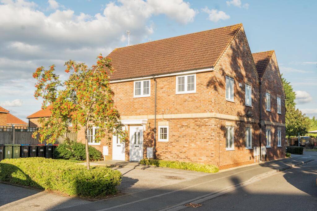 Main image of property: Mossmans Close, Bletchley, Milton Keynes, MK2