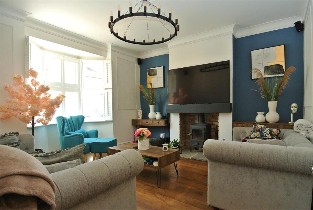 House in Kingston upon Thames - More