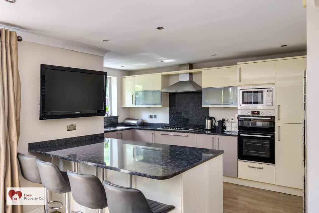 Waldeve Grove, Solihull, B92 9QT photo 4