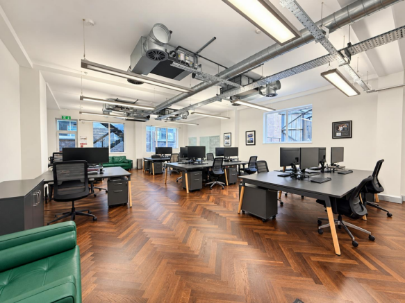 13 Austin Friars - Office Workstation Overview.png