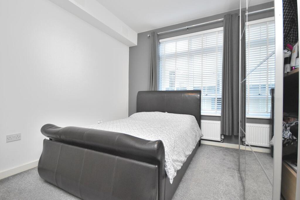 Apartment in Northampton - More