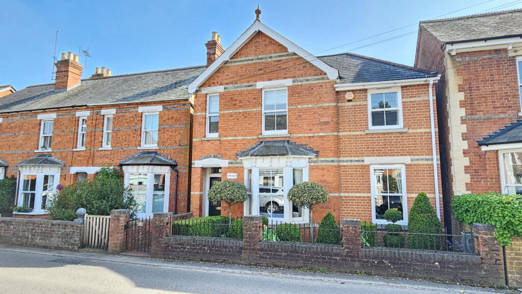 5-bed detached on Queens Road, Newbury, Berkshire, RG14 7PA, £700,000