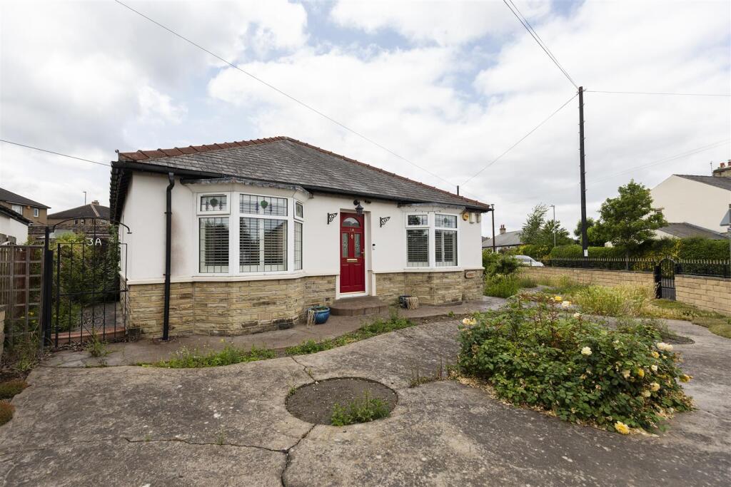 3-bed detached on Cross Green Road, Dalton, Huddersfield, £260,000