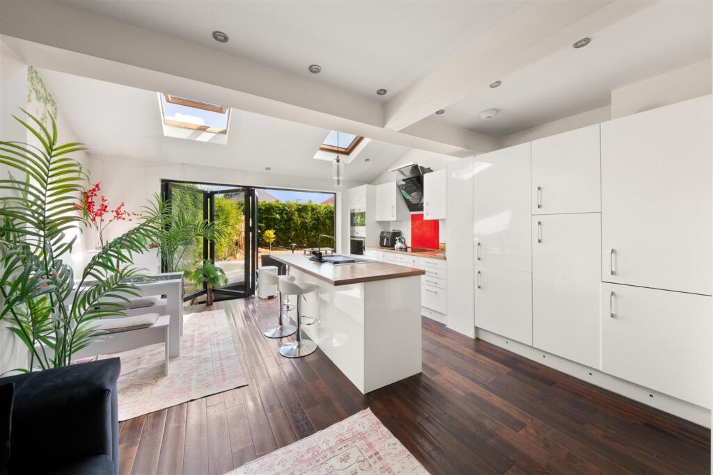 House in Twickenham - More