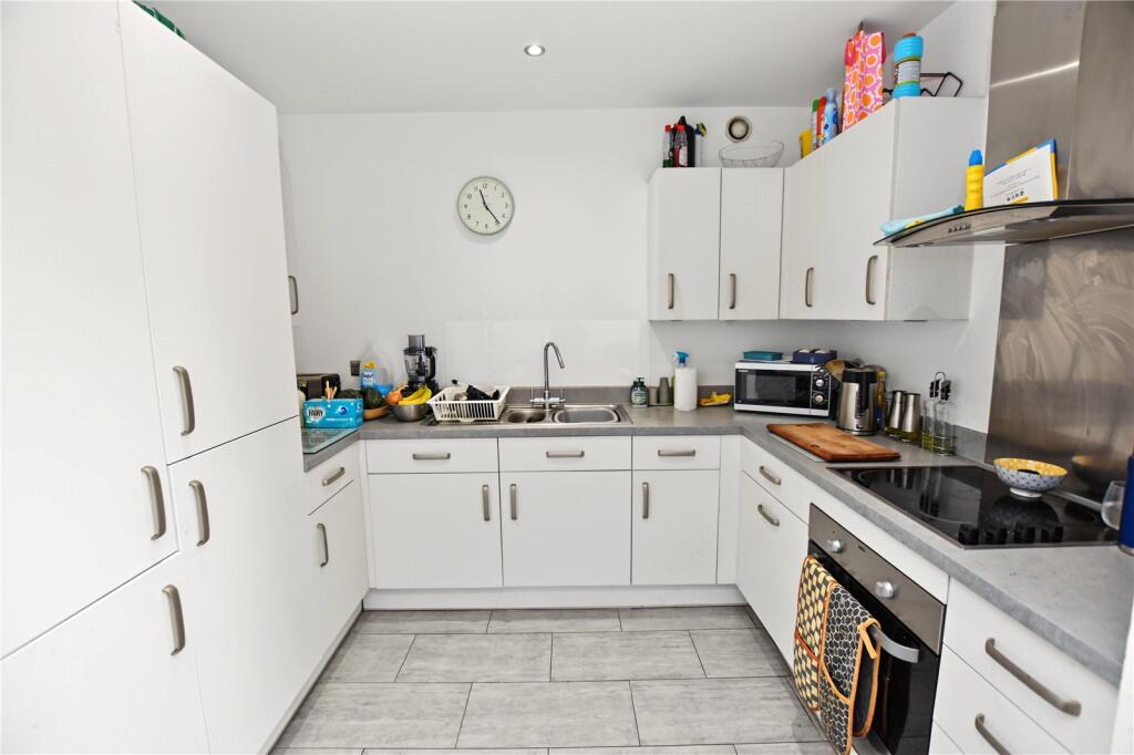 Apartment in Dartford - View 3