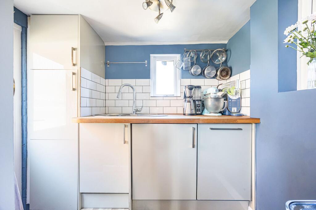 House in Swindon, Gorse Hill, Ferndale - View 4