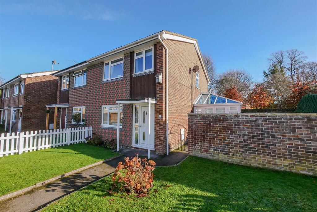 3-bed semi-detached on Barnacre, Watlington, £450,000