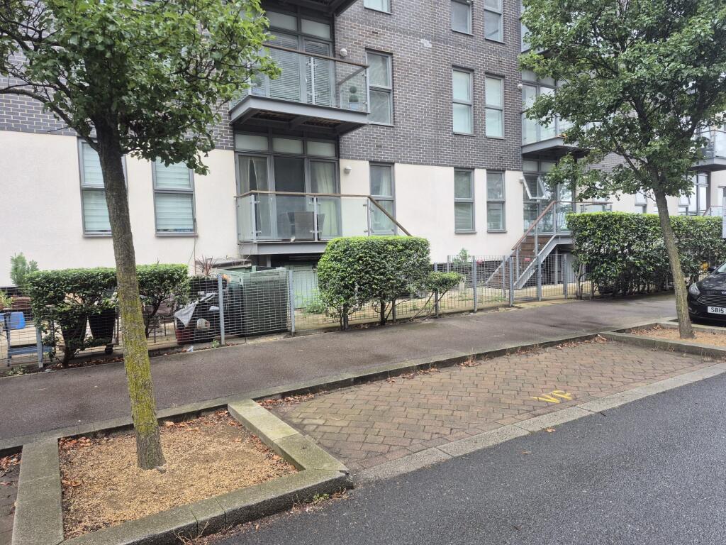 Apartment in Greenhithe, Swanscombe and Greenhithe - View 4
