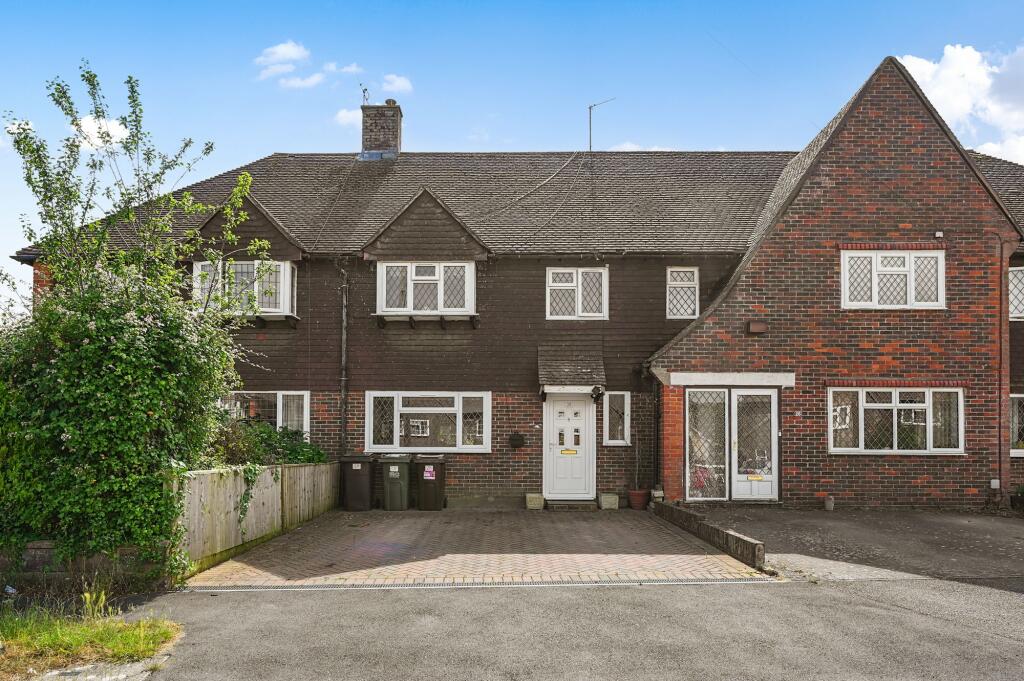 3-bed terraced on Hawkswood Drive, Hailsham, BN27, £275,000