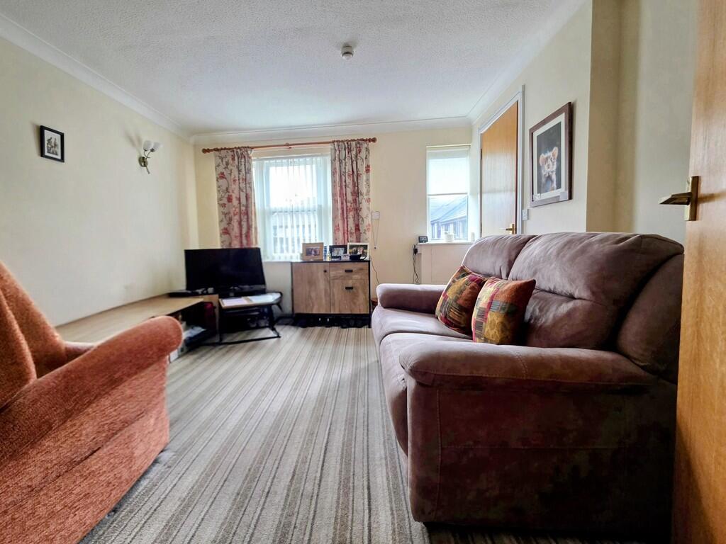 Apartment in Stroud, Cainscross - View 5