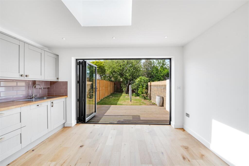 House in Twickenham - View 4