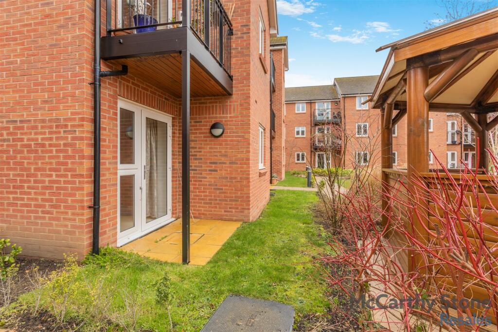 Main image of property: Oakhill Place, High View, Bedford, Bedfordshire, MK41 8FB