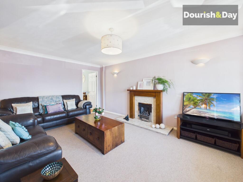 Wentworth Drive, Stafford, ST16 photo 2