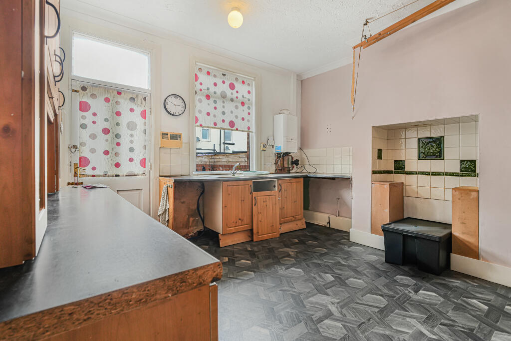 House in Wakefield, West Yorkshire - View 4