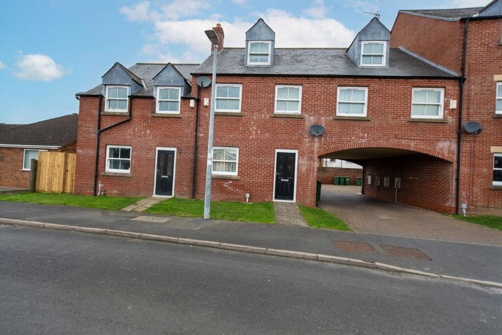 Main image of property: 4 York Terrace, York Road, Market Weighton, York, YO43 3FB