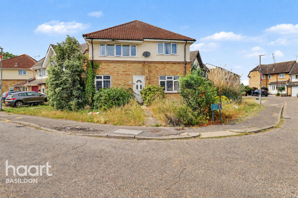 2-bed flat on Charleston Avenue, Basildon, £170,000