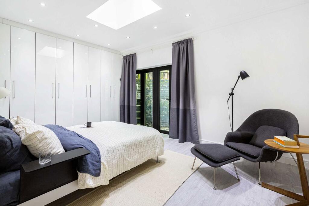 Apartment in London - View 4