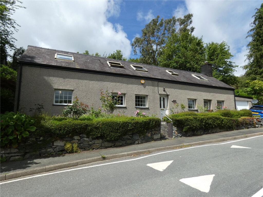 Main image of property: Hen Durnpike, Tregarth, Bangor, Gwynedd, LL57