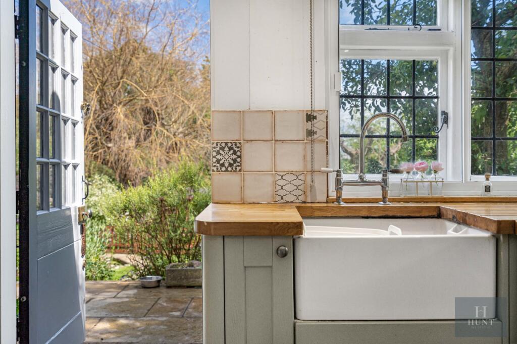 Harroell, Long Crendon, Aylesbury, Buckinghamshire, HP18 - More