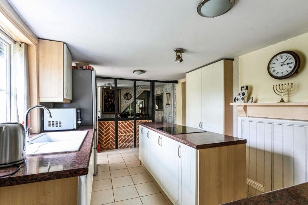 Woodchurch Road, Shadoxhurst, Ashford, Kent, TN26 photo 4