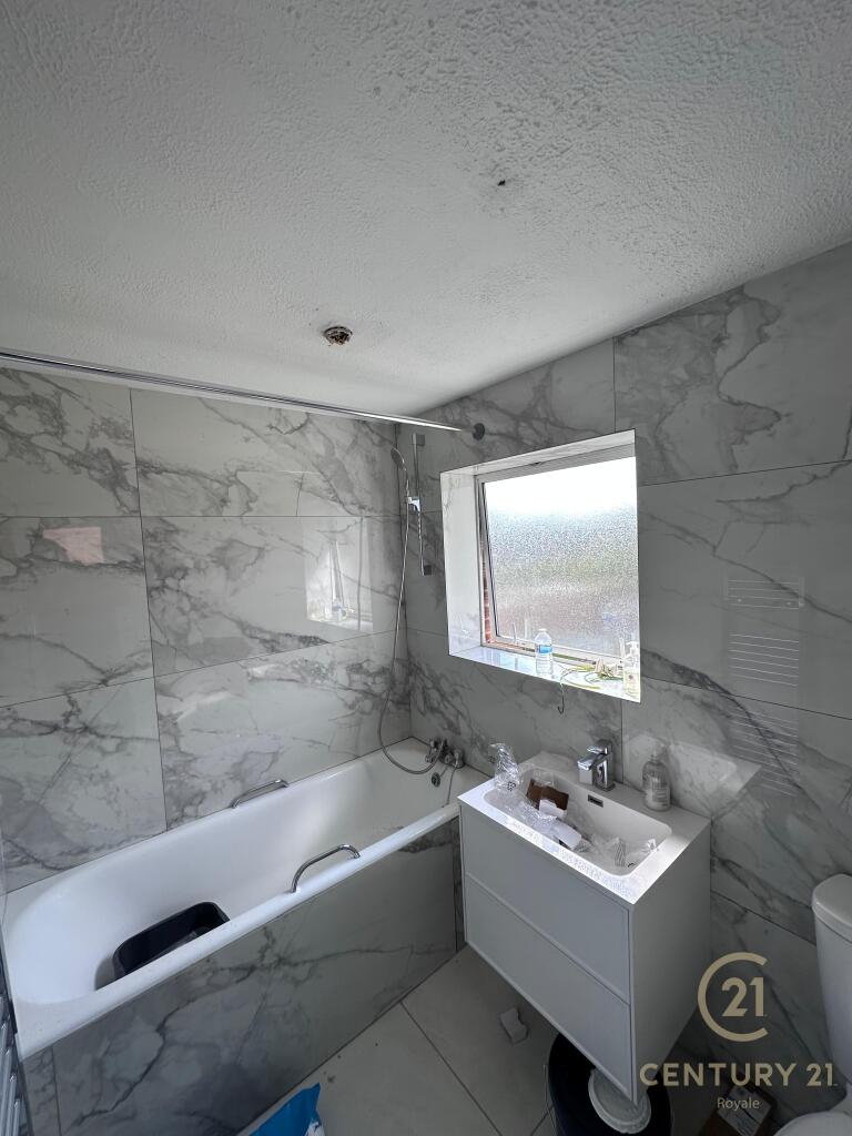 House in Luton - View 4