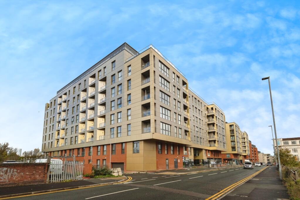 2-bed flat on Adelphi Street, Salford, Greater Manchester, M3, £150,000