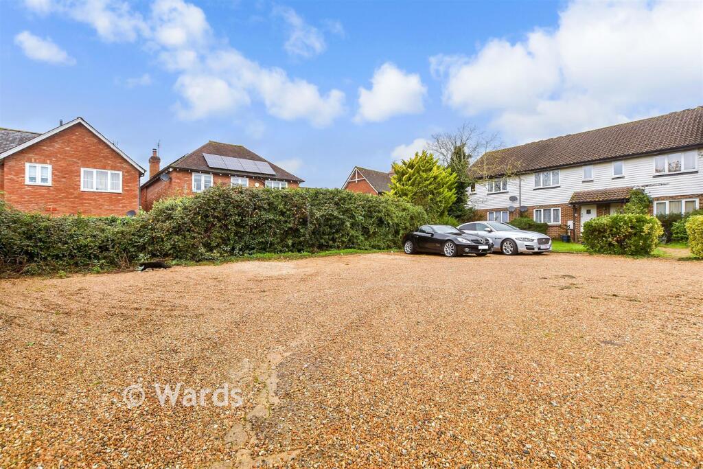 1-bed flat on Wheeler Street, Headcorn, Ashford, Kent, £170,000