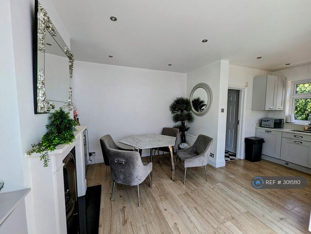 House in London, Monkhams - View 5