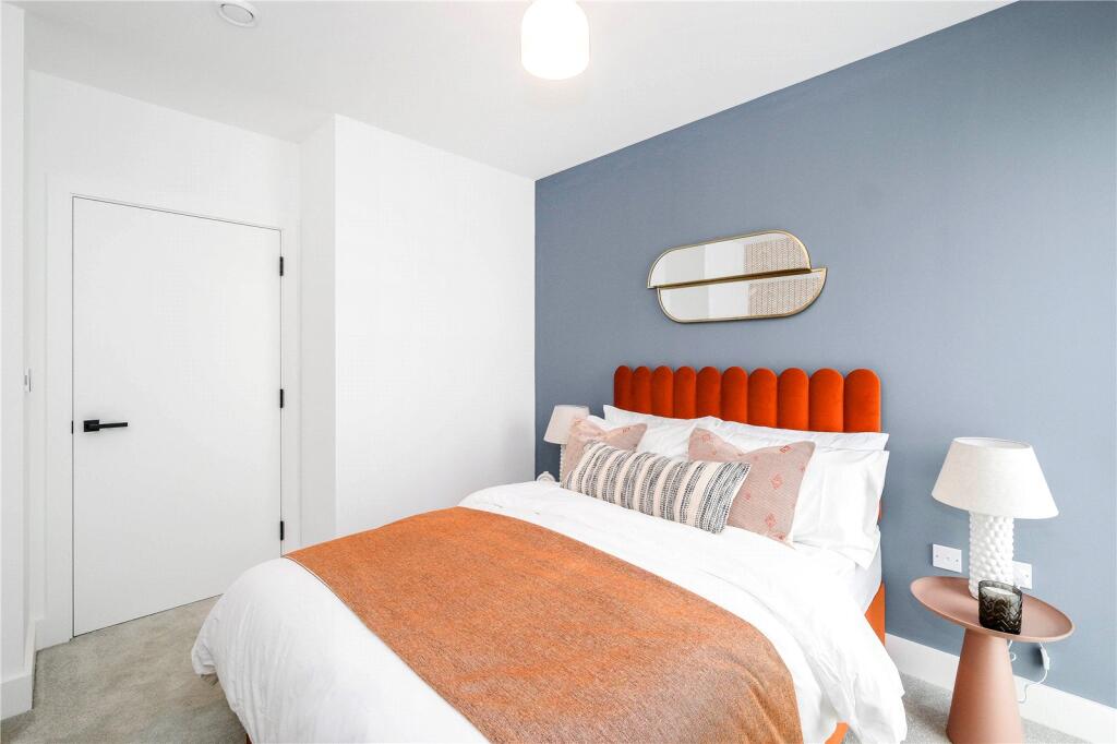 Apartment in Croydon - View 5
