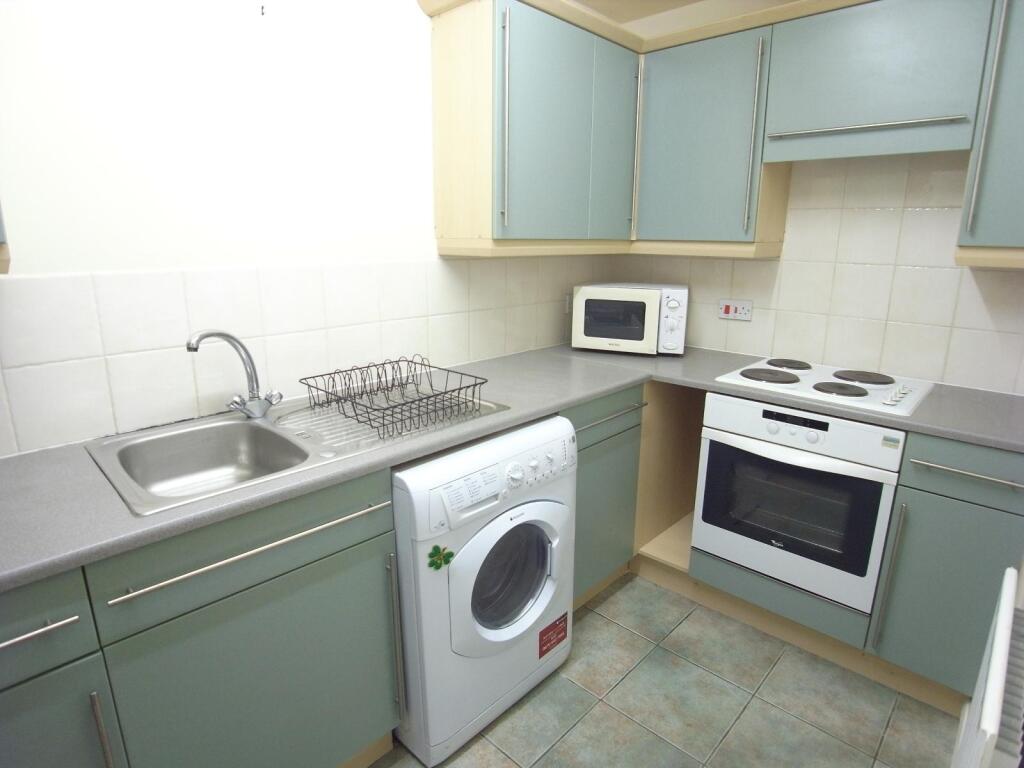 Apartment in Leeds, Gledhow Park, Moortown - More