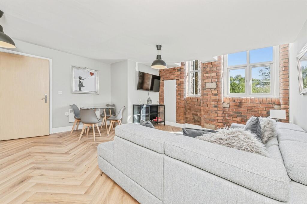 Apartment in Huddersfield - View 2