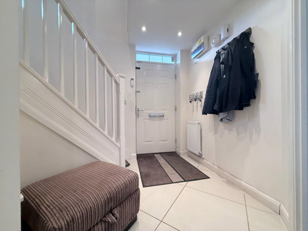 Shinglers Drive, Tipton photo 2