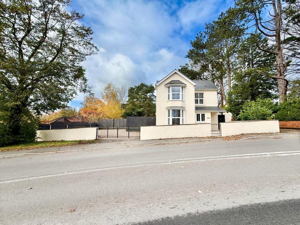 Merthyr Road, Llwydcoed, Aberdare photo 2
