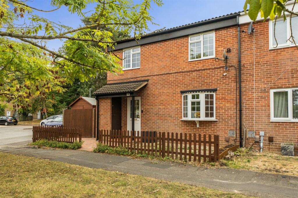 Main image of property: Oakdale, Bracknell, Berkshire, RG12 0TG